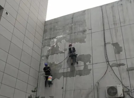 榆树楼顶漏水维修公司分享下榆树外墙防水的注意事项
